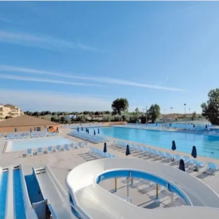 Bungalow Dans Une En Plein Air A L'elysee Vagues Oceanes 