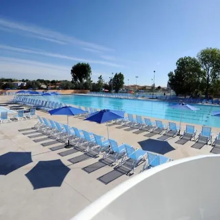 Campsite Bungalow Dans Une En Plein Air A L'elysee Vagues Oceanes 