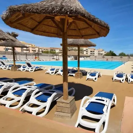 Bungalow Dans Une En Plein Air A L'elysee Vagues Oceanes 